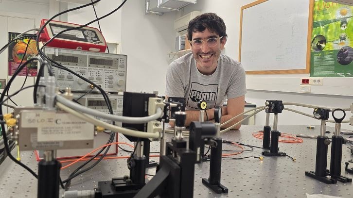 Juan Gancio, PhD student in our group, identifies and anticipates changes in complex lasers